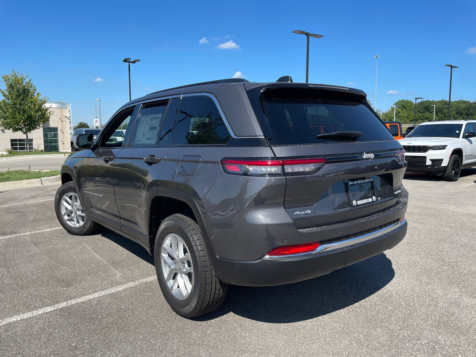2025 Jeep Grand Cherokee Laredo X photo 4