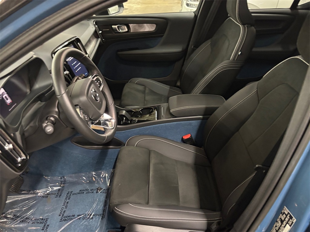 2023 Volvo XC40 Recharge Ultimate photo 8
