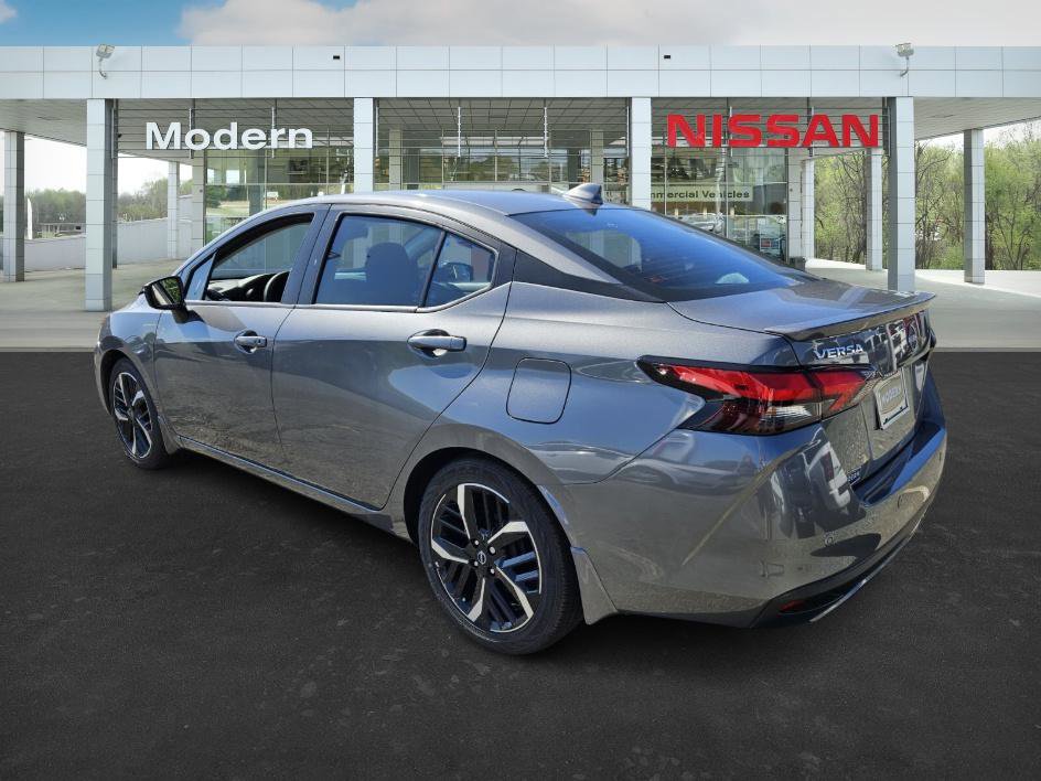 2025 Nissan Versa SR photo 5