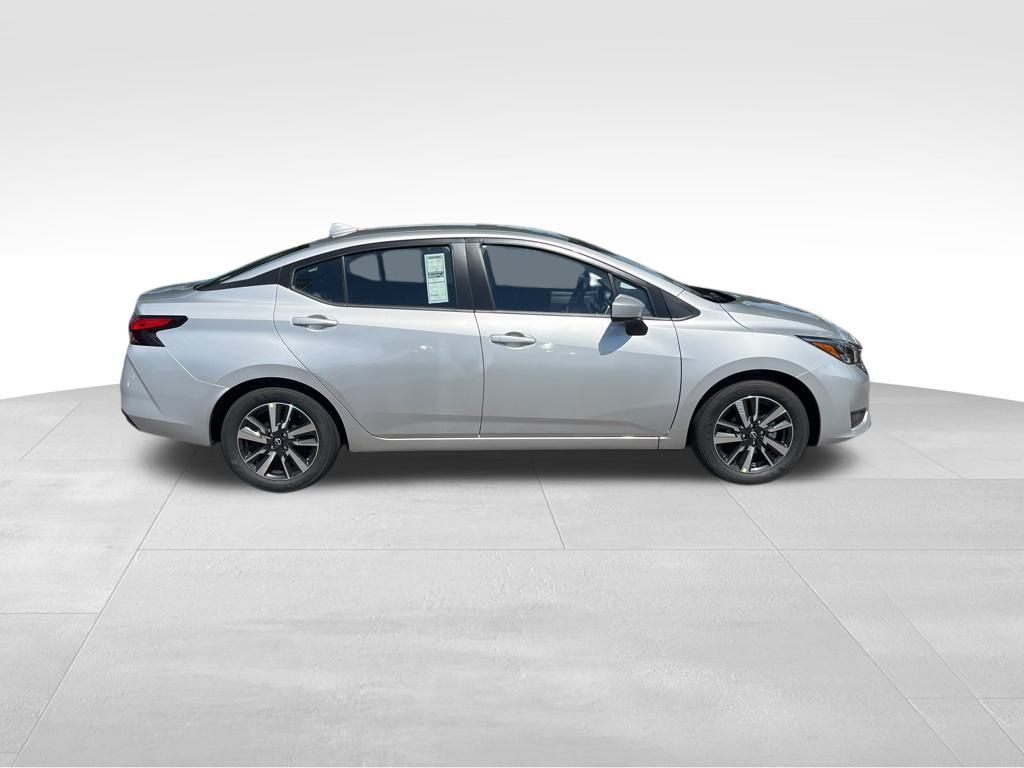 2025 Nissan Versa SV photo 4