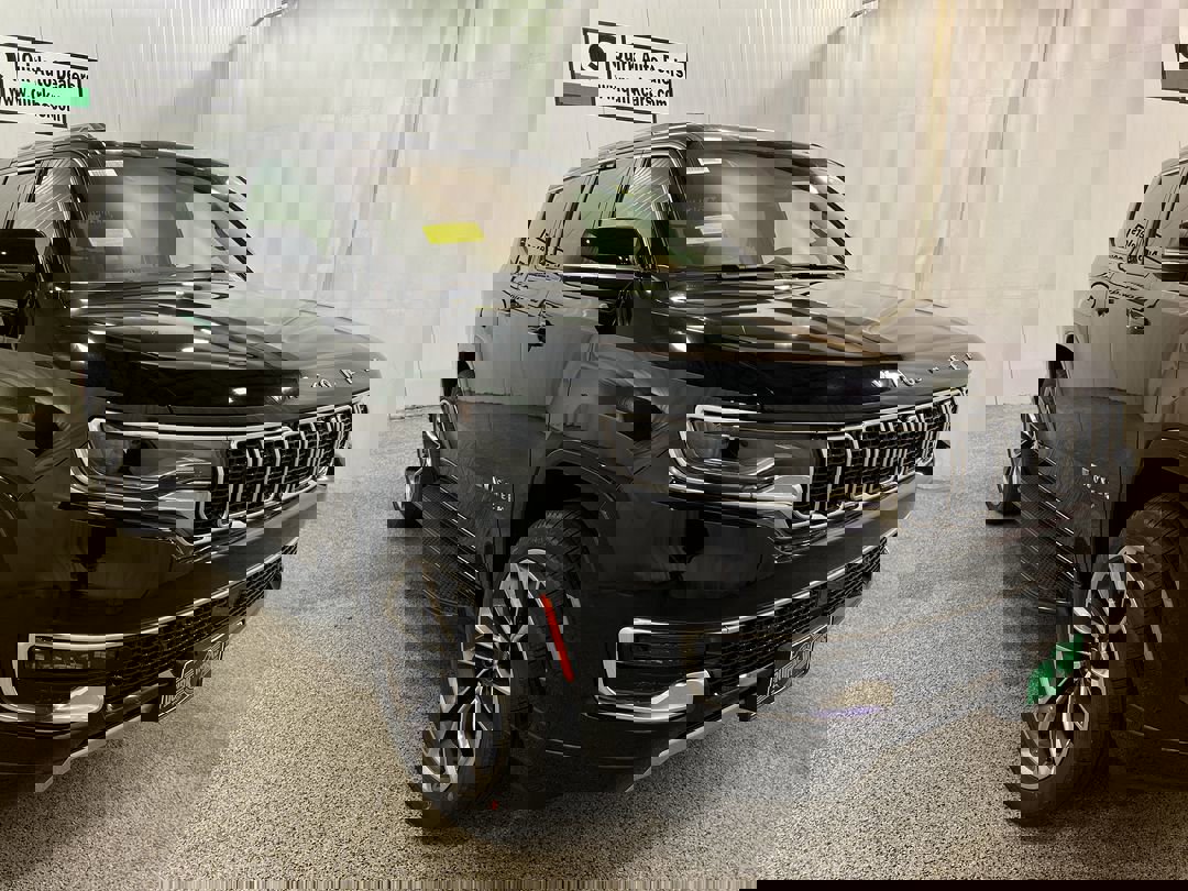 2025 Jeep Wagoneer L Series II's photo