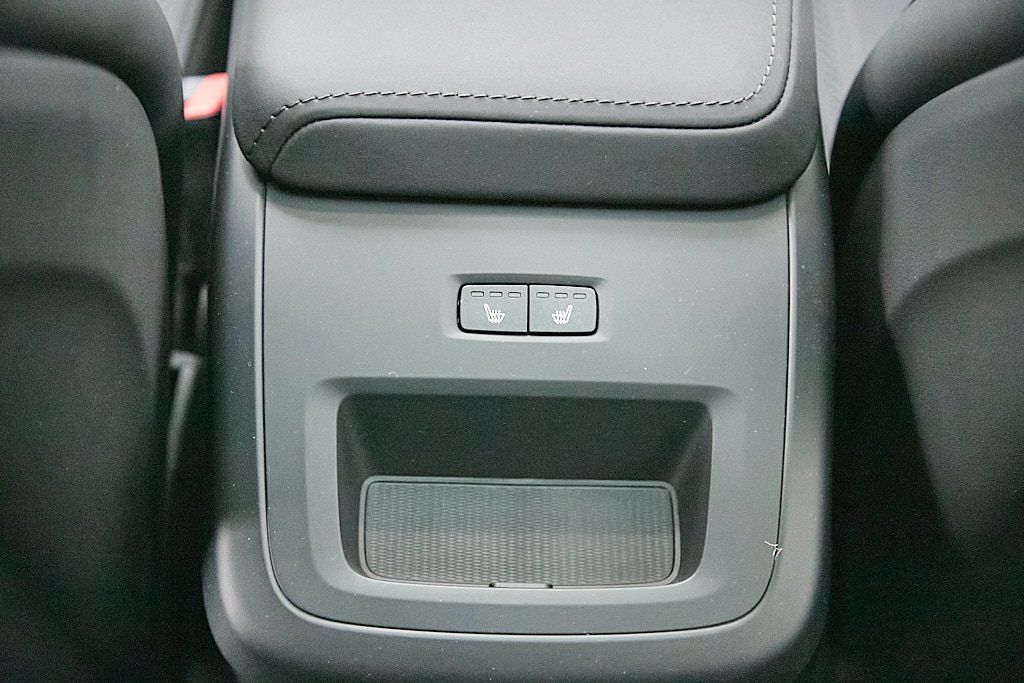 2026 VOLVO XC60 - Image 23