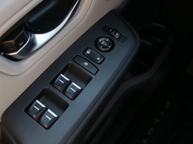 2025 Honda Pilot Touring photo 18