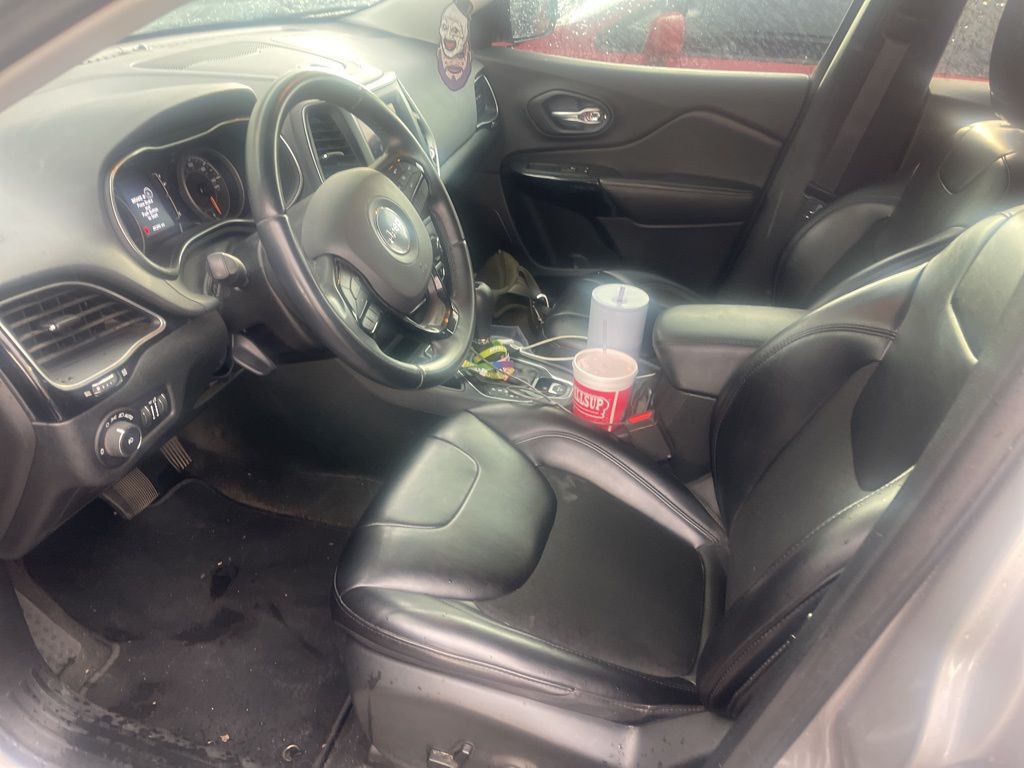 2019 Jeep Cherokee Altitude photo 10