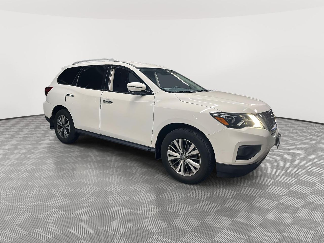 2020 Nissan Pathfinder S photo 2