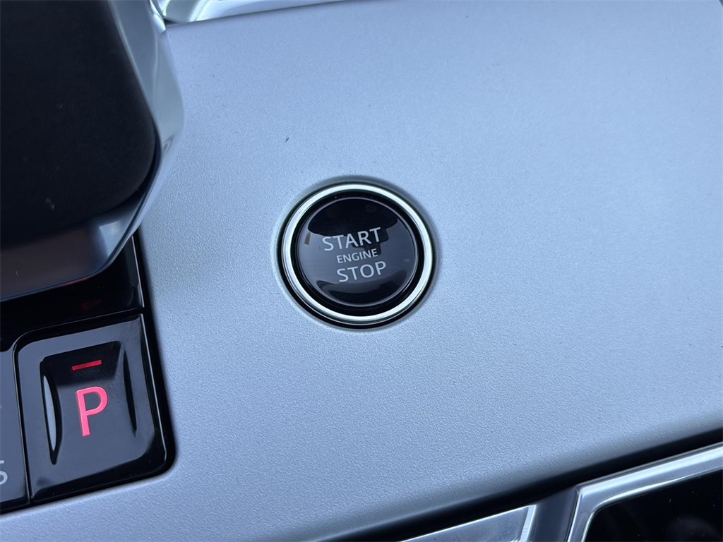 2025 Land Rover Range Rover SE photo 23
