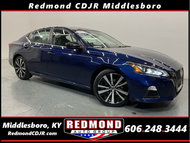 2022 Nissan Altima SR's photo