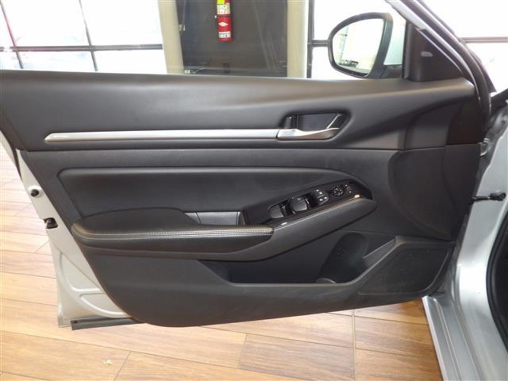 2023 Nissan Altima 2.5 SV photo 23
