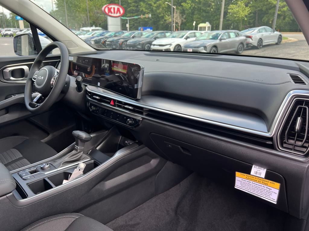 2025 Kia Sorento LX photo 27