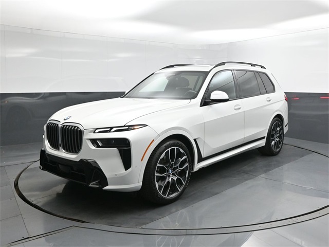 2023 BMW X7 40i's photo