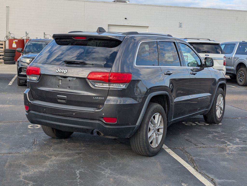 2017 Jeep Grand Cherokee Laredo photo 3