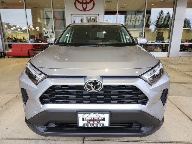 2025 Toyota RAV4 LE photo 4