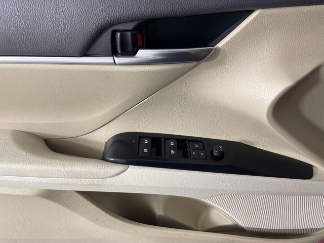 2018 Toyota Camry LE photo 19