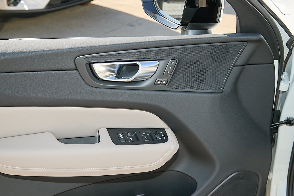 2026 VOLVO XC60 - Image 10