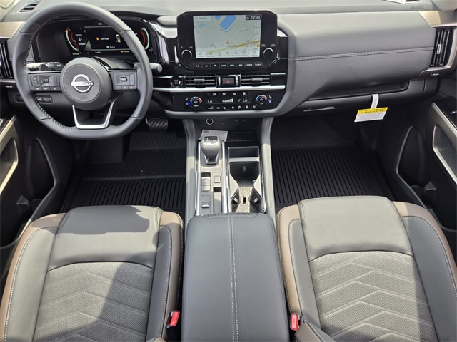 2025 Nissan Pathfinder Platinum photo 10