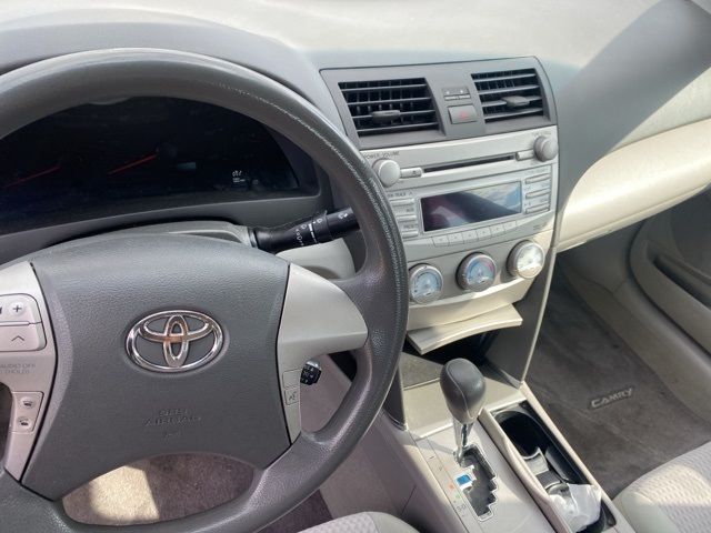 2011 Toyota Camry LE photo 7