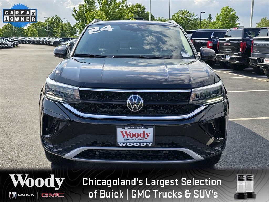 2024 Volkswagen Taos SE photo 3
