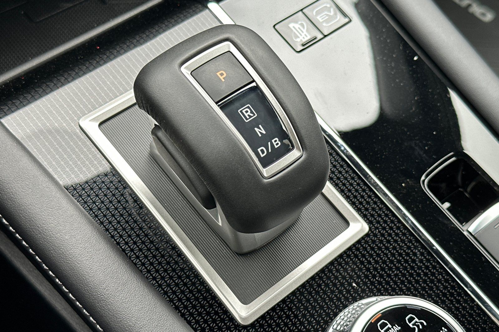 2025 Mitsubishi Outlander PHEV SEL photo 20