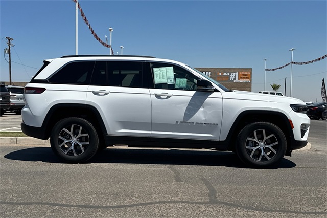 2023 Jeep Grand Cherokee Limited photo 2