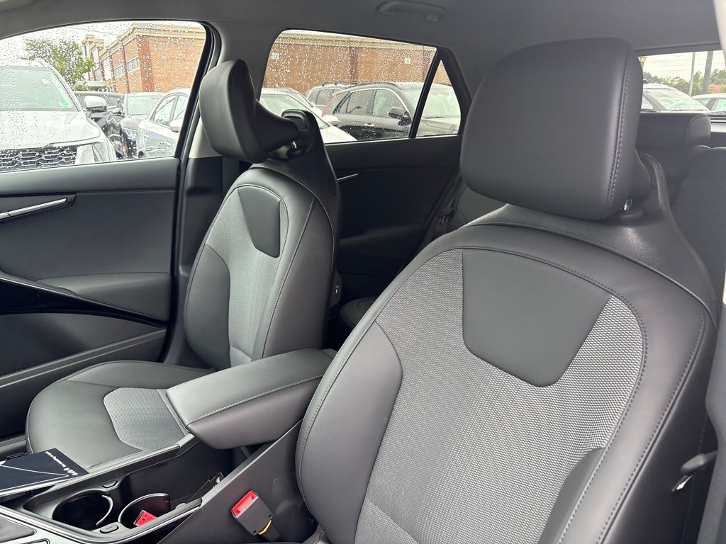 2025 Kia Niro EX photo 11