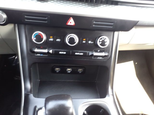 2022 Kia Carnival LXS photo 16