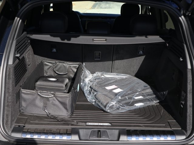2025 Land Rover Range Rover Sport SE photo 16