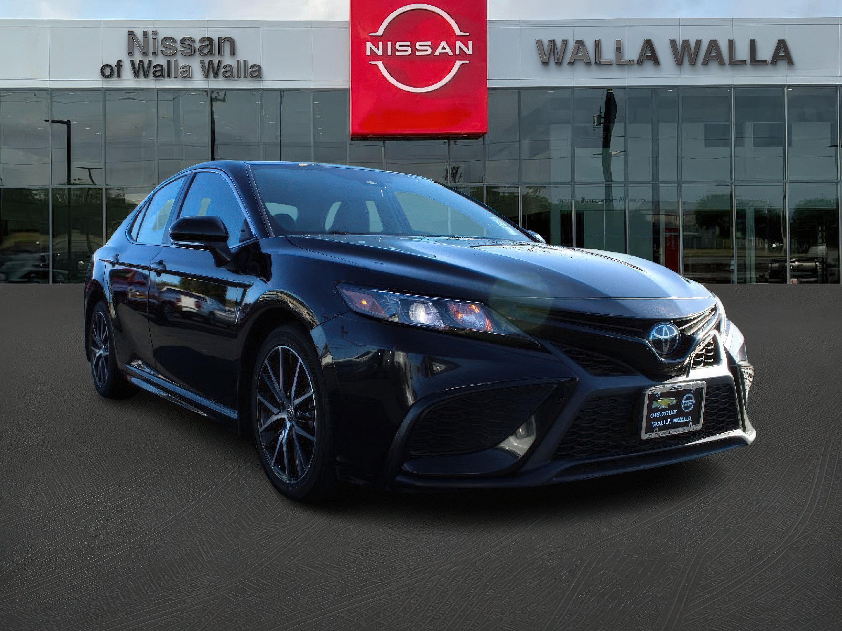 2023 Toyota Camry SE's photo