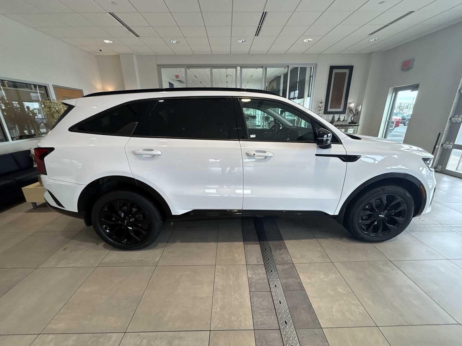 2022 Kia Sorento SX photo 2