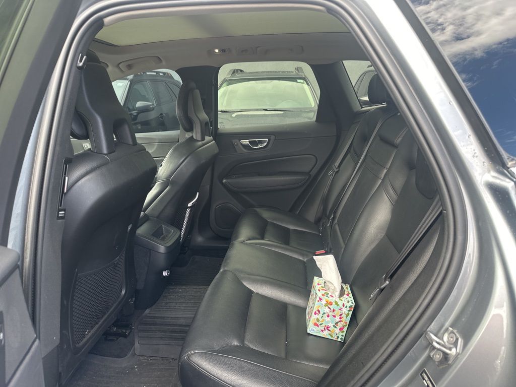 2018 Volvo XC60 T5 Momentum photo 12