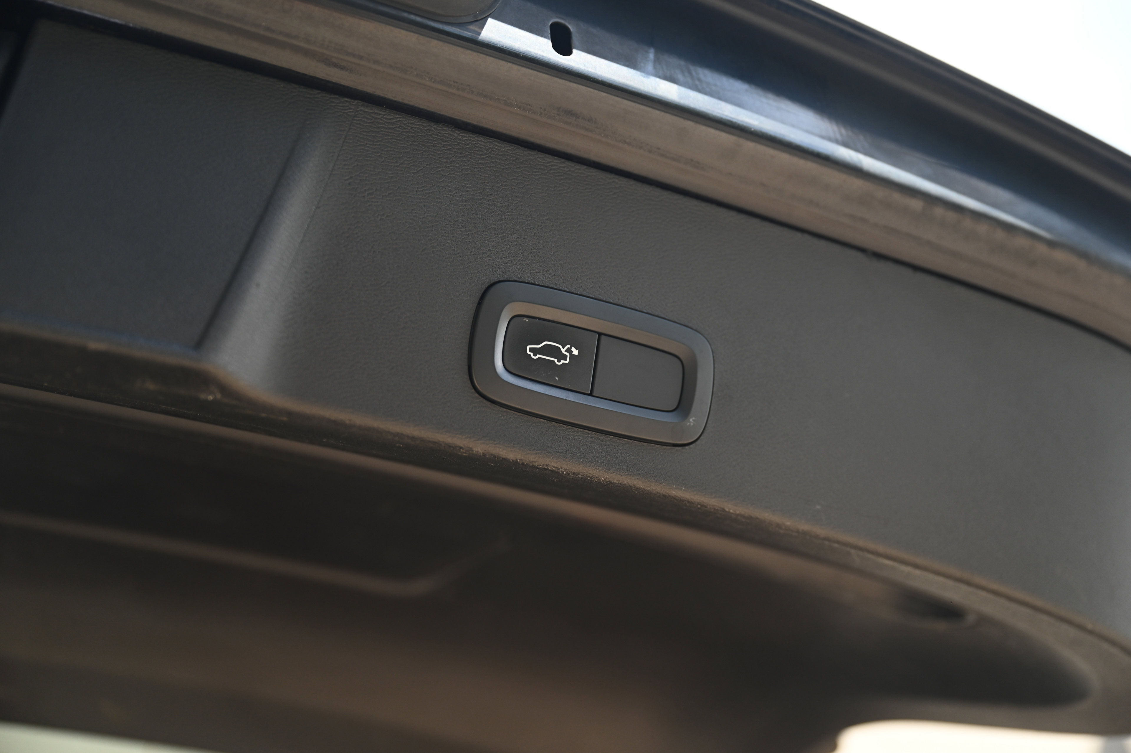 2022 Volvo XC40 Momentum photo 35
