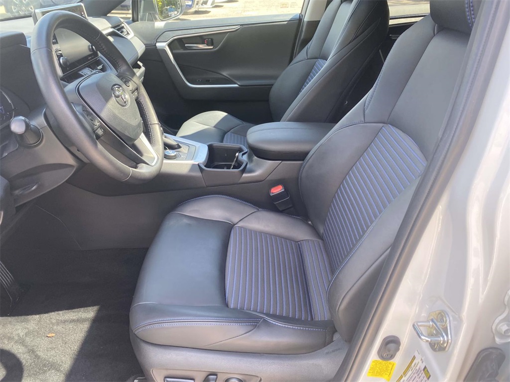 2022 Toyota RAV4 Hybrid XSE photo 8