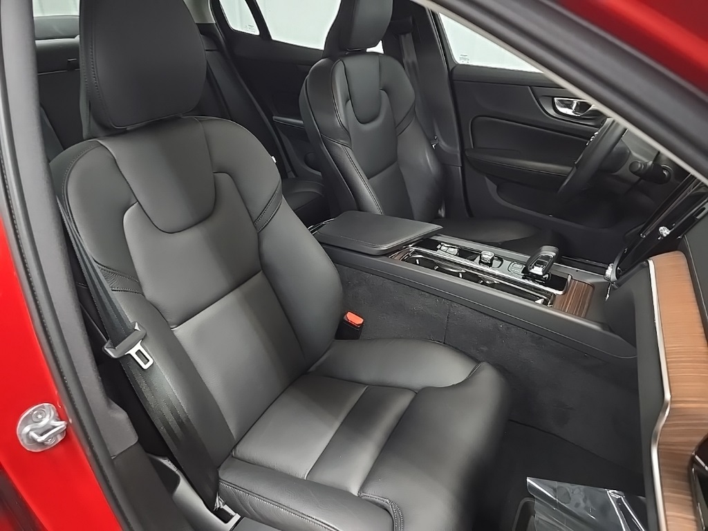 2023 Volvo S60 Ultimate photo 14