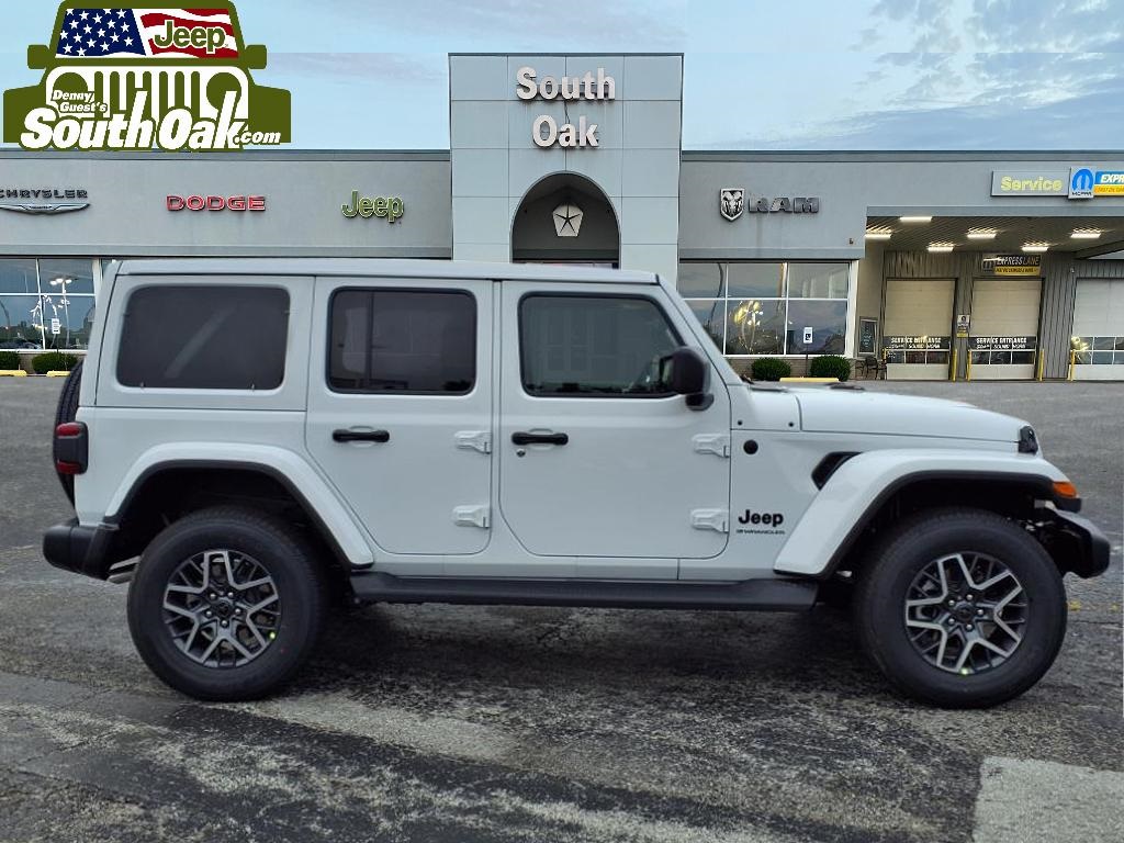 2025 Jeep Wrangler Sahara photo 2