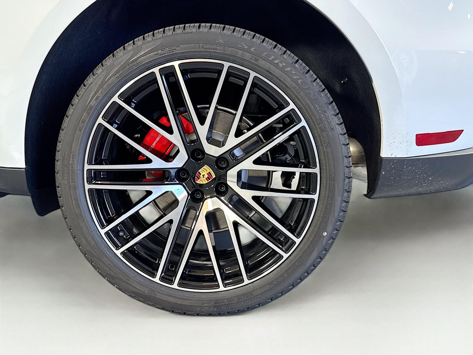 2025 Porsche Macan S photo 21