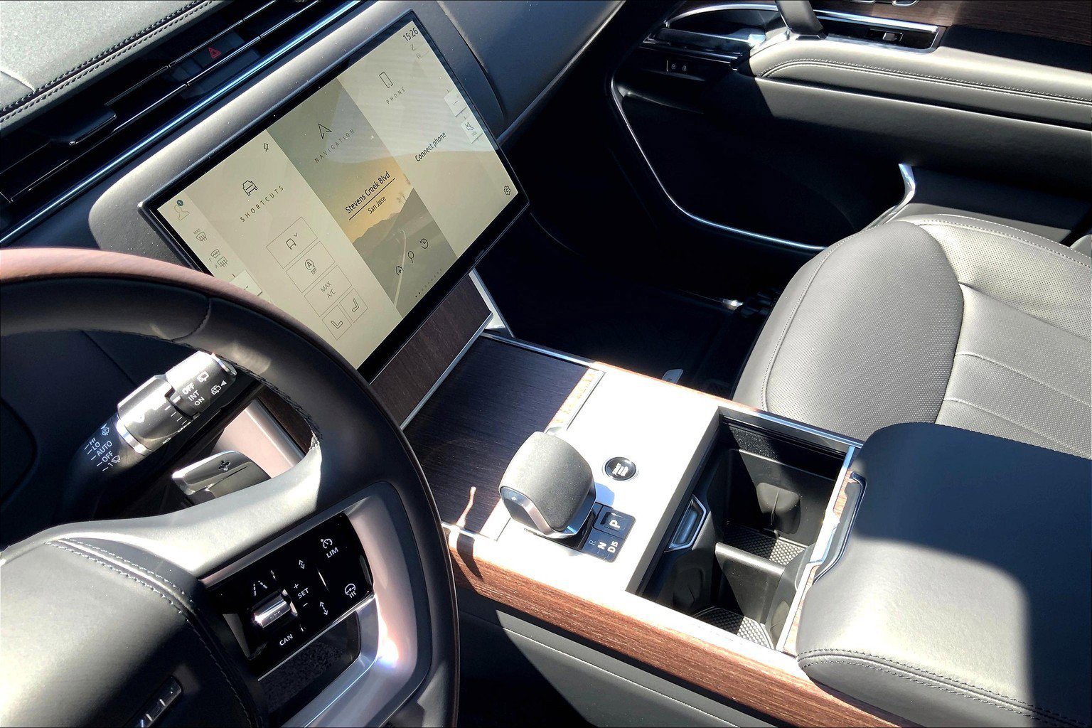 2025 Land Rover Range Rover SE photo 7