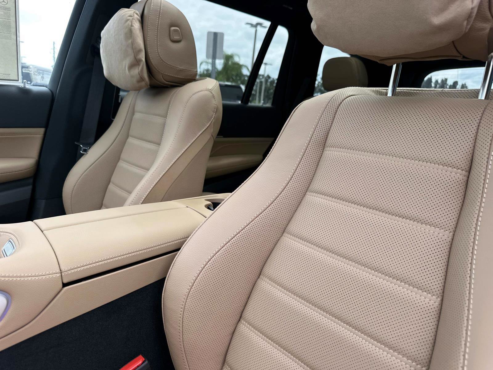 2026 Mercedes Benz GLS 450 4MATIC photo 16