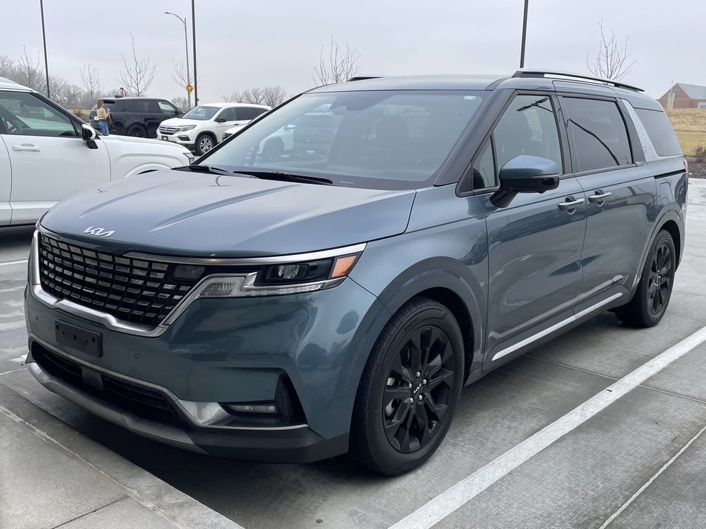 2023 Kia Carnival SX's photo