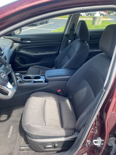 2024 Nissan Altima 2.5 SV photo 4