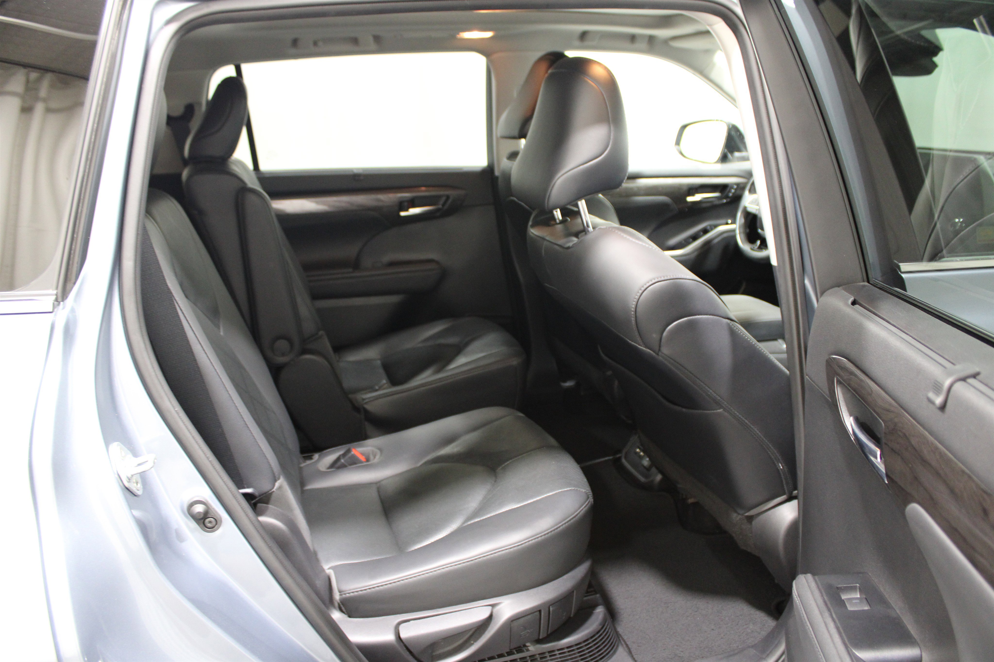 2020 Toyota Highlander Hybrid Platinum photo 14