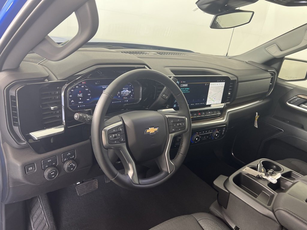 2025 Chevrolet Silverado 1500 LT photo 2