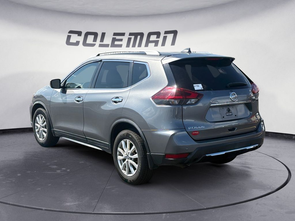 2019 Nissan Rogue SV photo 3
