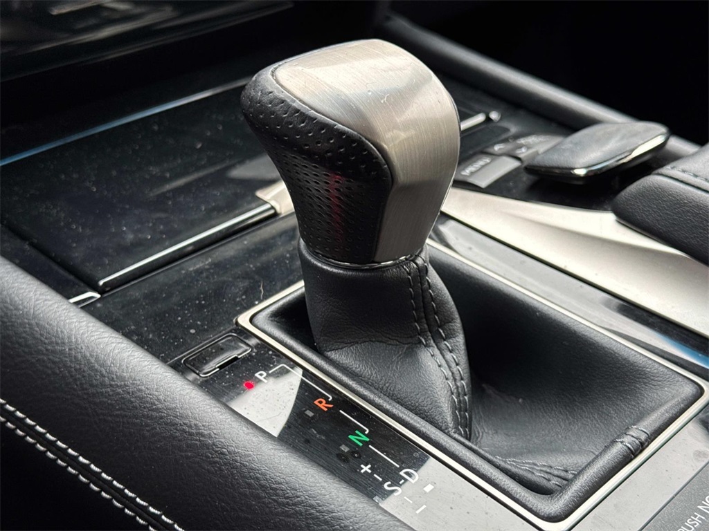 2013 Lexus LS 460 photo 25