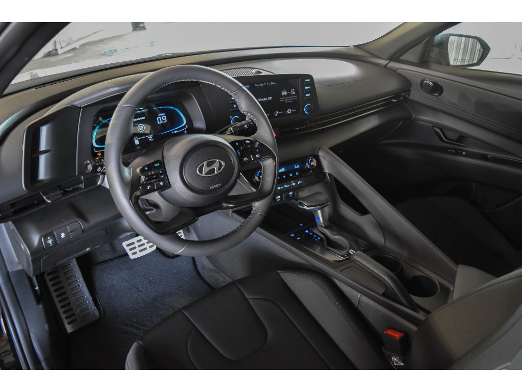 2025 Hyundai Elantra SEL Sport photo 11