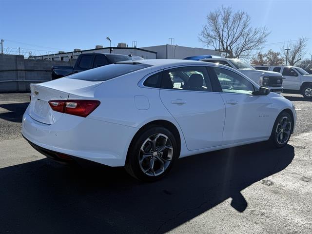 2024 Chevrolet Malibu 1LT photo 2