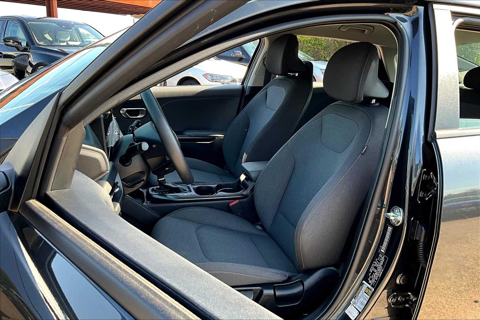 2025 Kia K4 LXS photo 7