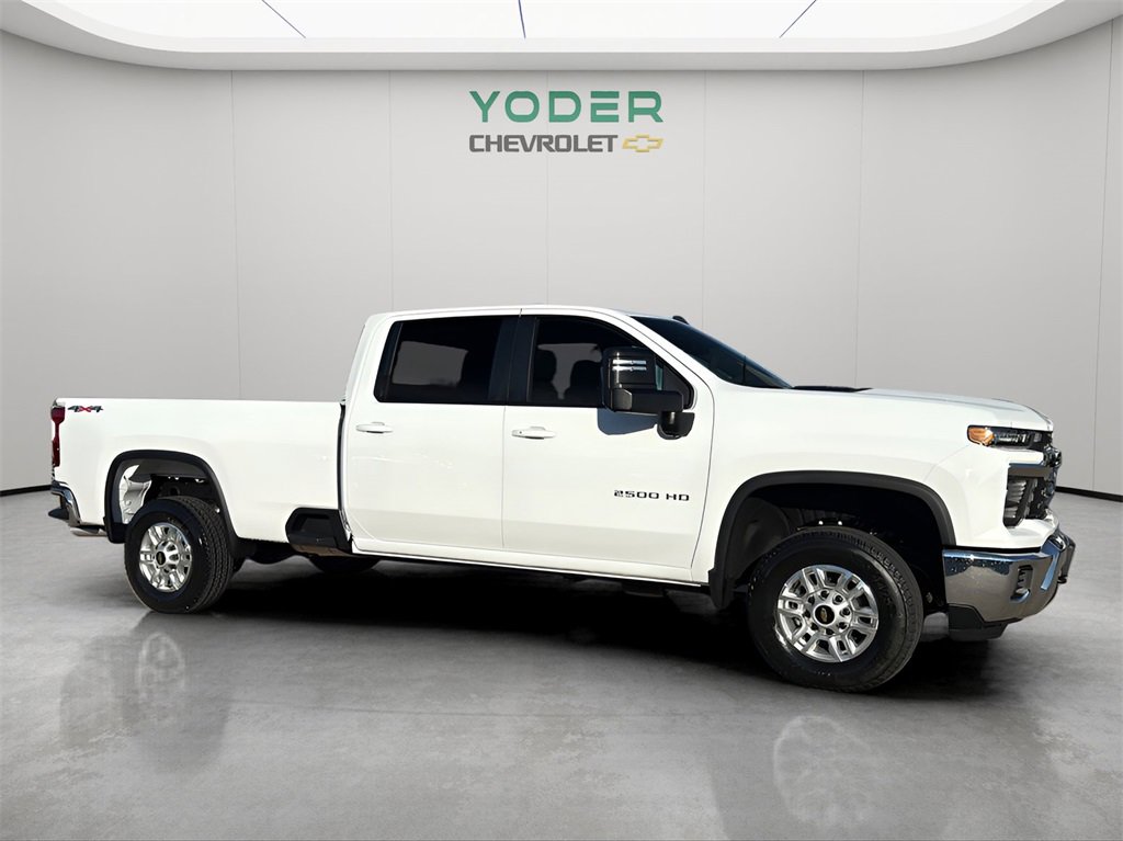 2026 Chevrolet Silverado 2500HD LT photo 3