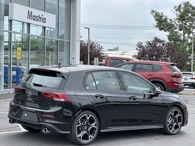 2025 Volkswagen Golf GTI Autobahn photo 2