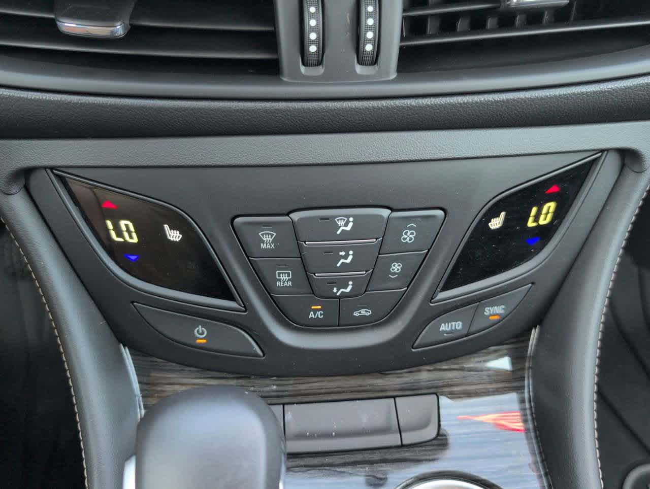 2018 Buick Envision Essence photo 24