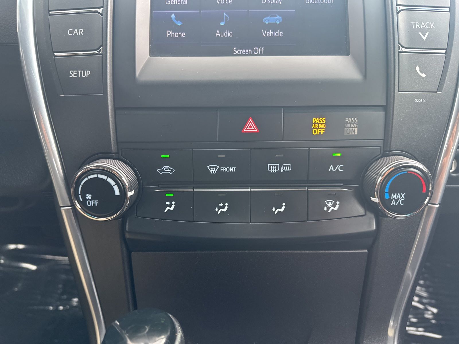 2016 Toyota Camry XLE photo 22