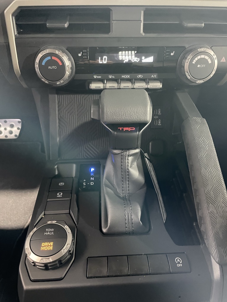 2025 Toyota Tacoma SR5 photo 31